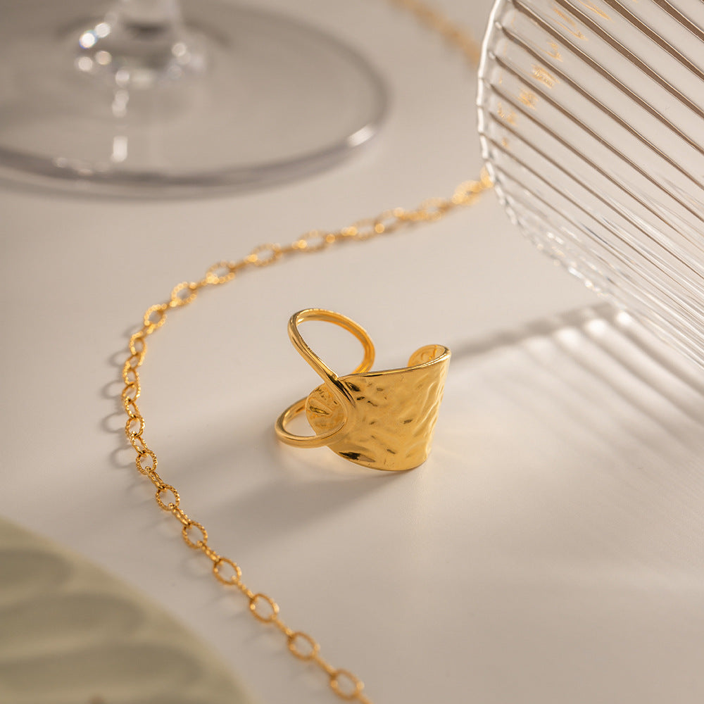 Valantomode | Plated Elise Ring with Linear-Helical Architecture and Open-Ended Geometry