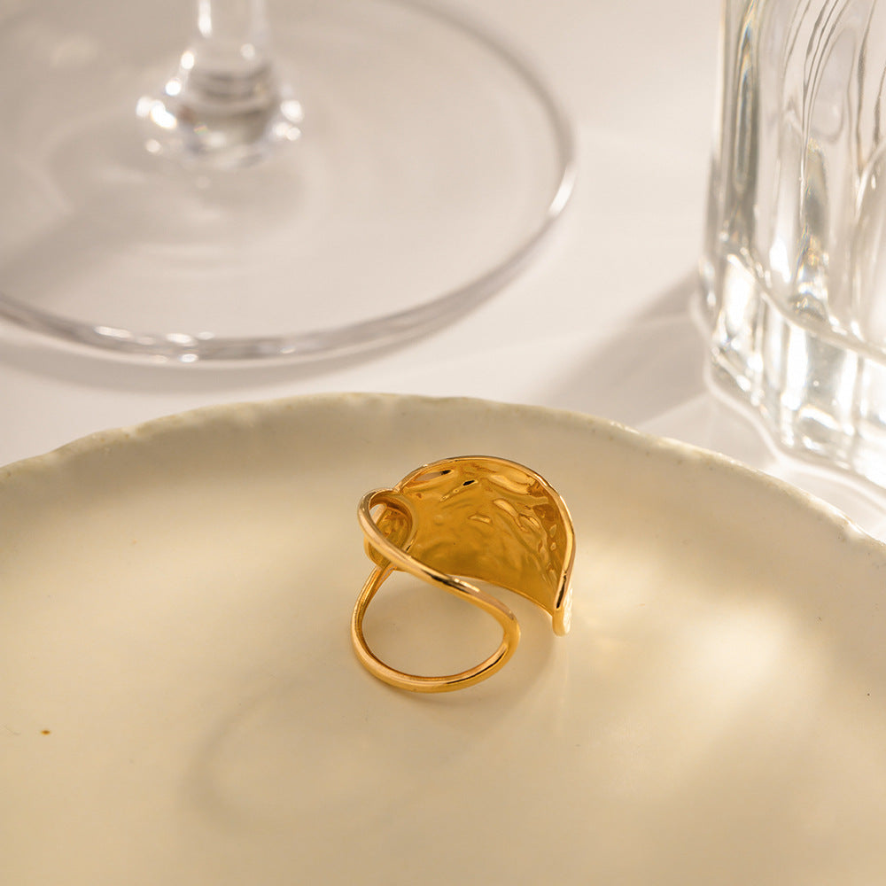 Valantomode | Plated Elise Ring with Linear-Helical Architecture and Open-Ended Geometry