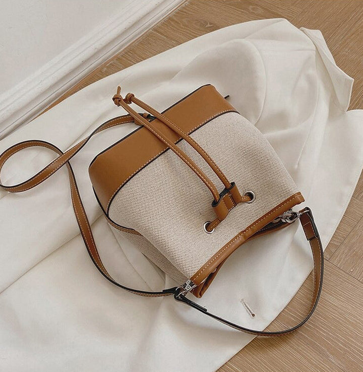 Valantomode | The ‘Aurelius’ Canvas Monolith – Heritage Utility & Textural Command