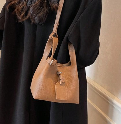 Valantomode | Luna Pebble Cyclus – Premium Pebbled Vegan Leather Mini Bucket Bag with Modular Pouch
