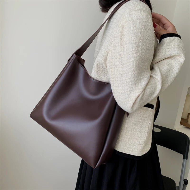 Valantomode | Luna Minimalist Hobo – Premium Vegan Leather Wide-Strap Shoulder Bag with Pouch