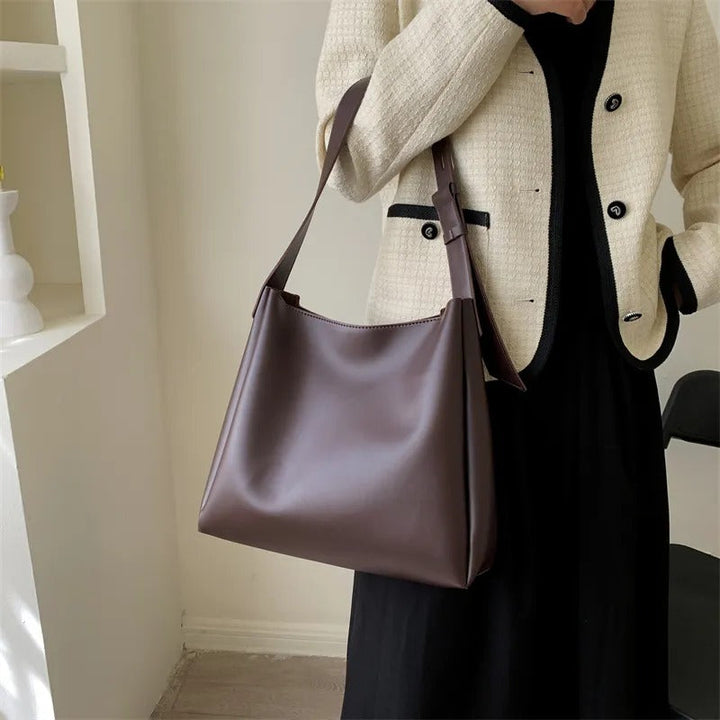 Valantomode | Luna Minimalist Hobo – Premium Vegan Leather Wide-Strap Shoulder Bag with Pouch