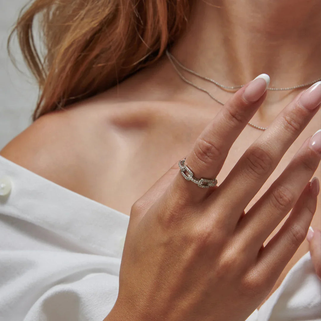 Valantomode | Plated Everly Link Ring with Catenary-Linear Architecture and Refractive Stone Assets