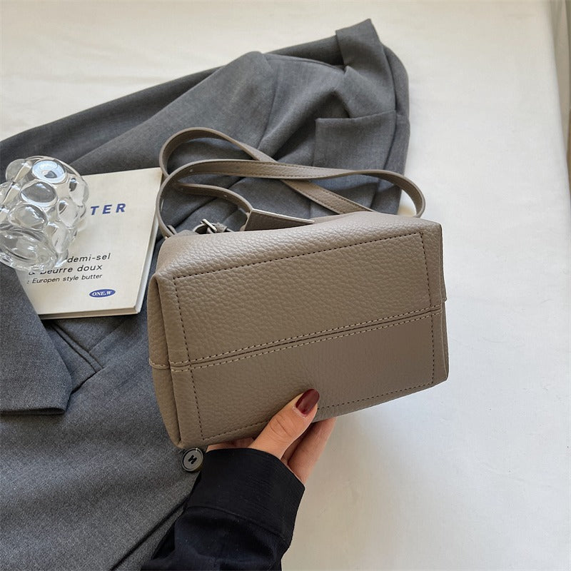 Valantomode | Luna Pebble Cyclus – Premium Pebbled Vegan Leather Mini Bucket Bag with Modular Pouch