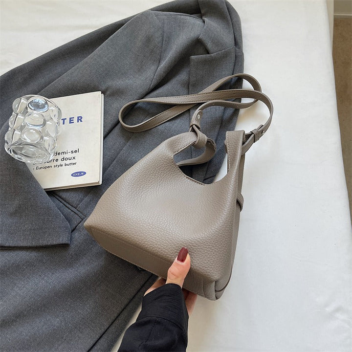 Valantomode | Luna Pebble Cyclus – Premium Pebbled Vegan Leather Mini Bucket Bag with Modular Pouch