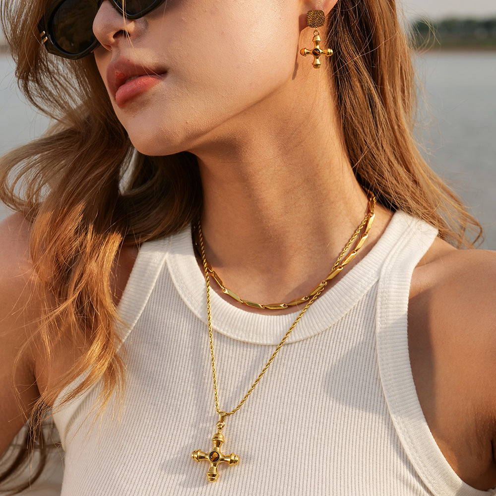 Valantomode | Plated Cruciform Pendant Necklace with High-Refractive Stone Asset