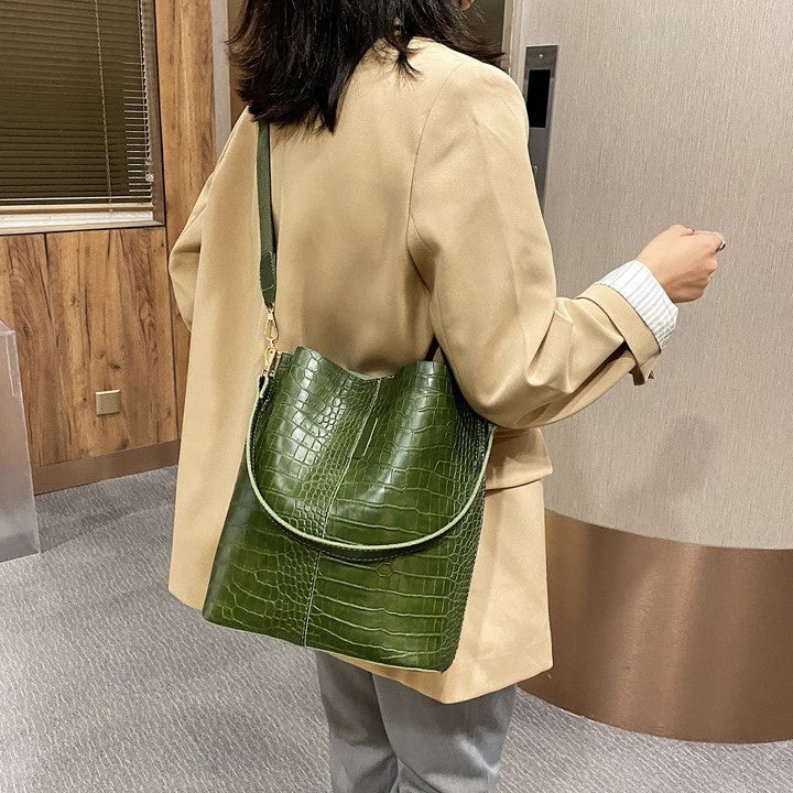 Valantomode | The ‘Aurelius’ Croc-Armor Handbag – Textural Dominance & Rigid Command