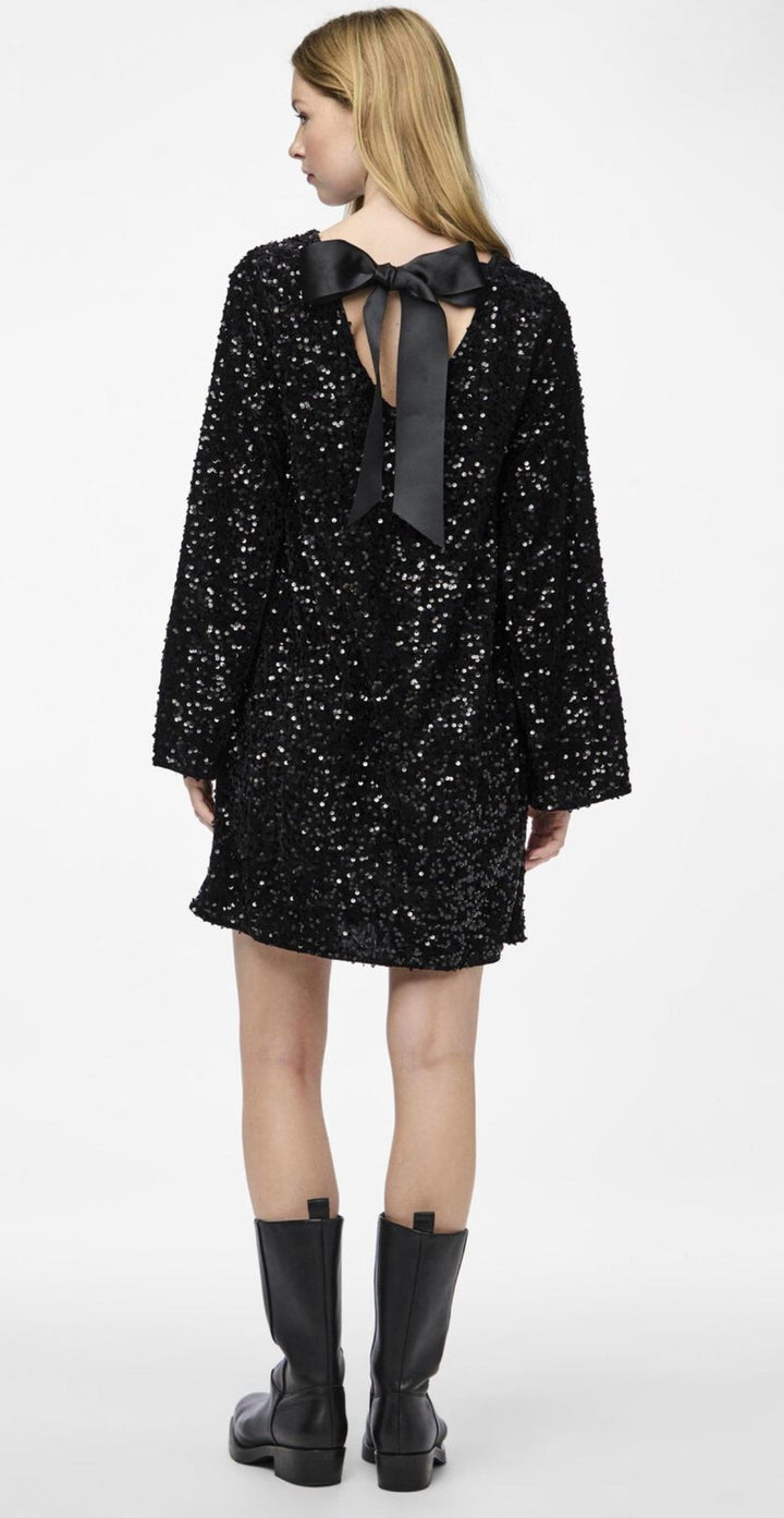 Valantomode | Twisted Ribbon Shimmer Dress for Stylish Evening Events
