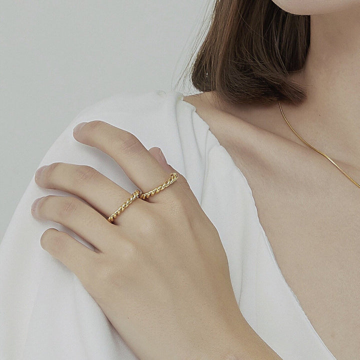 Valantomode | Plated Helical Twist Band Ring with Organic Structural Geometry