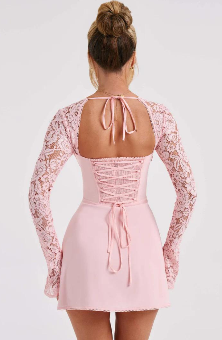 Valantomode | Chic Short Dress Perfect for Stylish Casual Outings