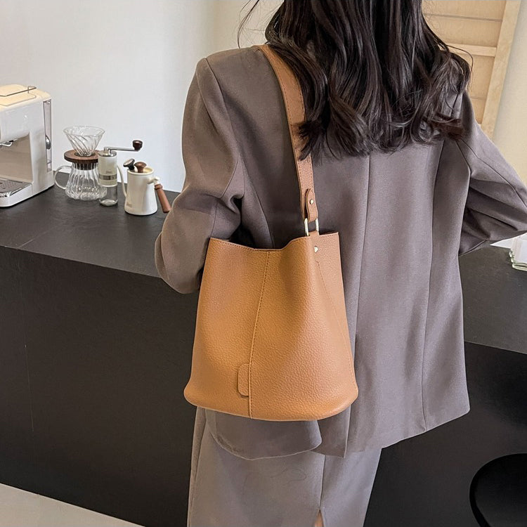 Valantomode | The Veridian Cylinder Garrison – Women's Premium Vegan Leather Bucket Bag