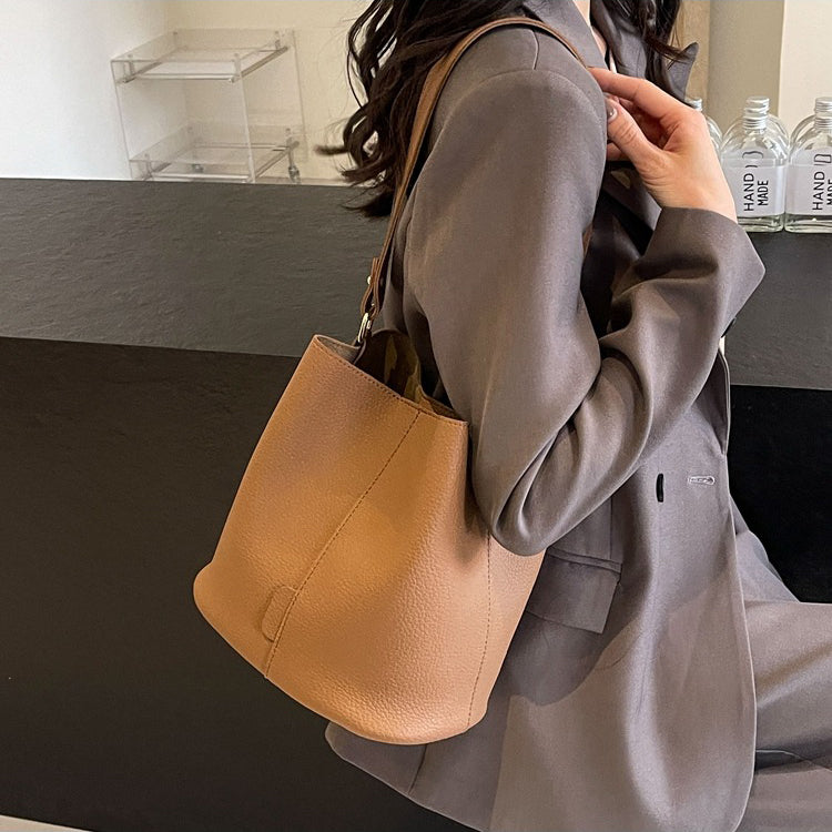 Valantomode | The Veridian Cylinder Garrison – Women's Premium Vegan Leather Bucket Bag