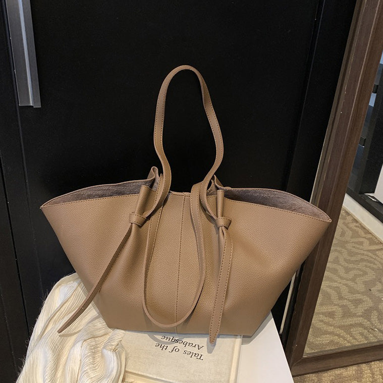 Valantomode | Amara Goliath Executive – 53cm Premium Vegan Leather XL Oversized Professional Tote