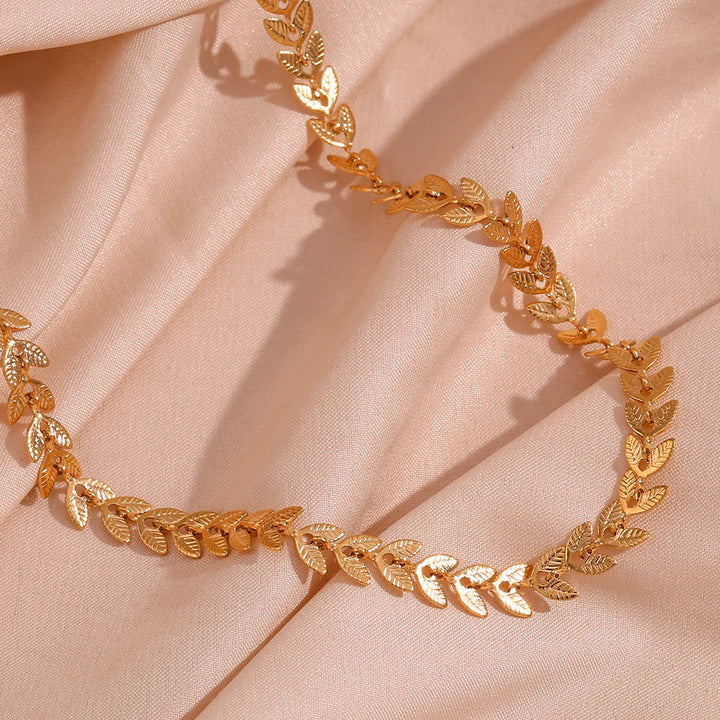 Valantomode | Plated Valencia Necklace with Foliate-Imbricated Architecture and Organic Geometry