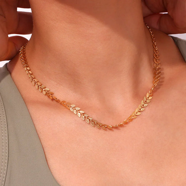 Valantomode | Plated Valencia Necklace with Foliate-Imbricated Architecture and Organic Geometry