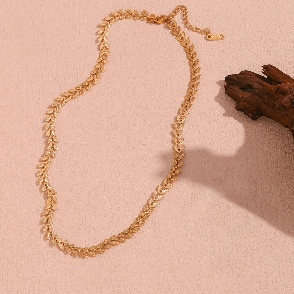 Valantomode | Plated Valencia Necklace with Foliate-Imbricated Architecture and Organic Geometry