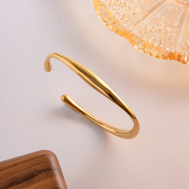 Valantomode | Plated Monolithic Bangle with Minimalist Cylindrical Structural Geometry