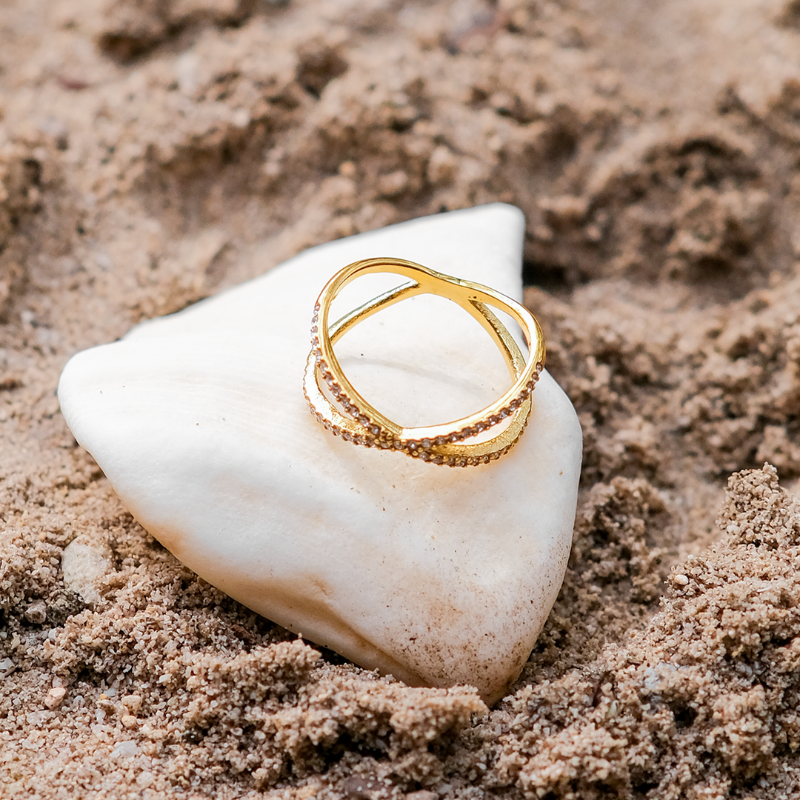Valantomode | Gold Plated Interwoven Infinity Ring with AAAAA Diamond Simulants