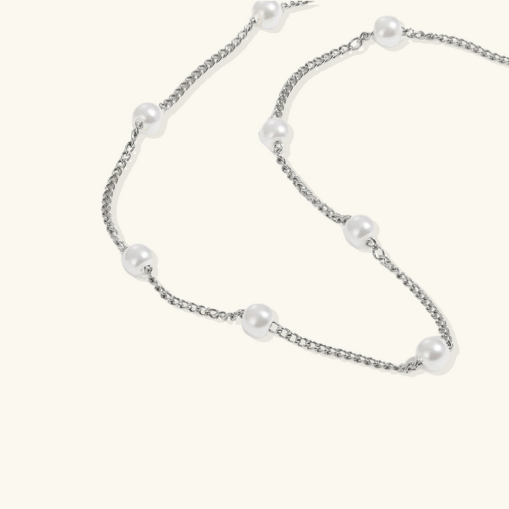 Valantomode | Plated Naomi Pearl Necklace with Serial Freshwater Pearl Architecture