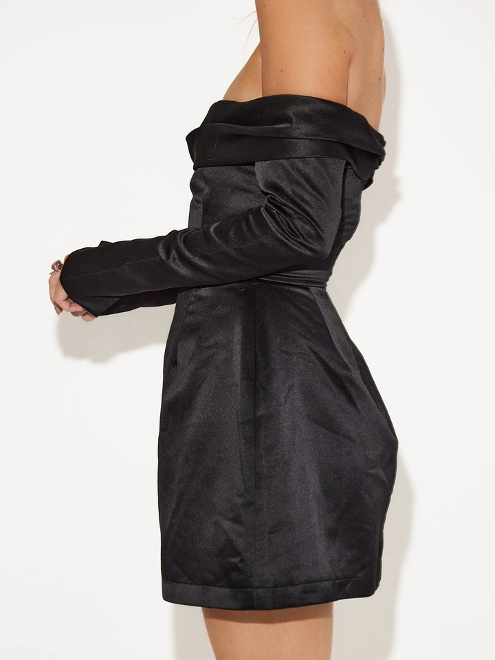 Valantomode | Off-Shoulder Temperance Dress by Noa