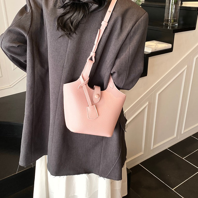 Valantomode | Lyra Pebble Sovereign – Premium Pebbled Vegan Leather Structured Bucket Tote