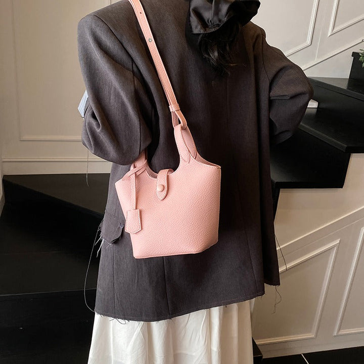 Valantomode | Lyra Pebble Sovereign – Premium Pebbled Vegan Leather Structured Bucket Tote