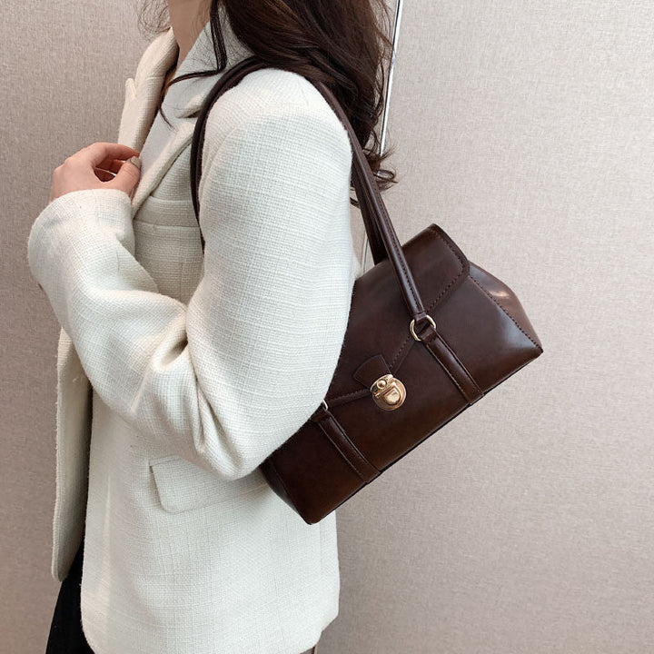 Valantomode | Women’s Heritage Leather Shoulder Bag – Timeless Legacy & Tactical Elegance