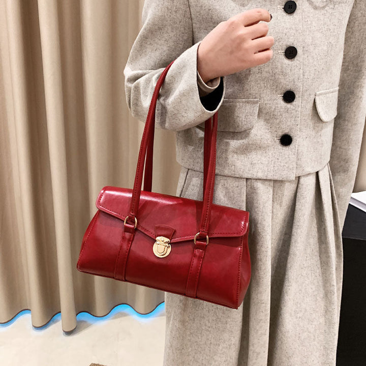 Valantomode | Women’s Heritage Leather Shoulder Bag – Timeless Legacy & Tactical Elegance
