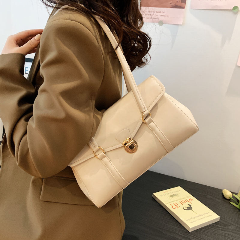 Valantomode | Women’s Heritage Leather Shoulder Bag – Timeless Legacy & Tactical Elegance