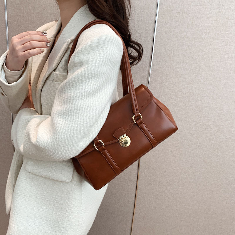 Valantomode | Women’s Heritage Leather Shoulder Bag – Timeless Legacy & Tactical Elegance