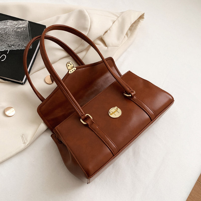 Valantomode | Women’s Heritage Leather Shoulder Bag – Timeless Legacy & Tactical Elegance