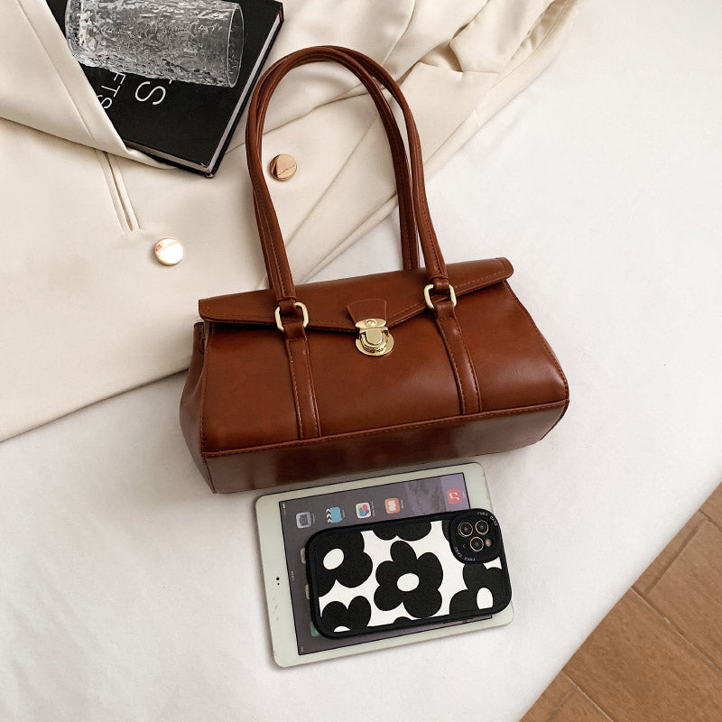 Valantomode | Women’s Heritage Leather Shoulder Bag – Timeless Legacy & Tactical Elegance