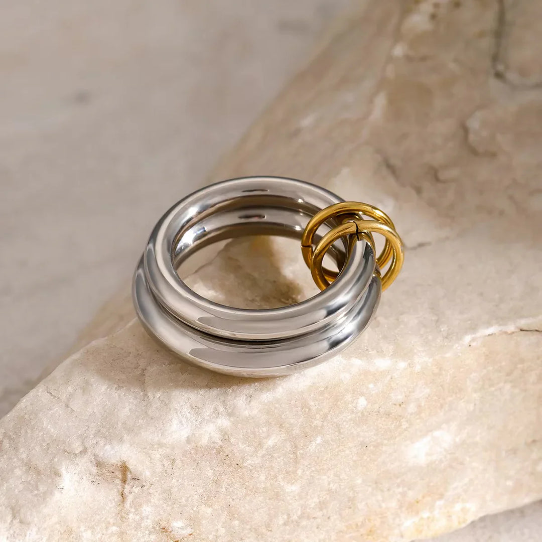 Valantomode | Plated Interlocking Dual-Band Sculptural Ring for Women