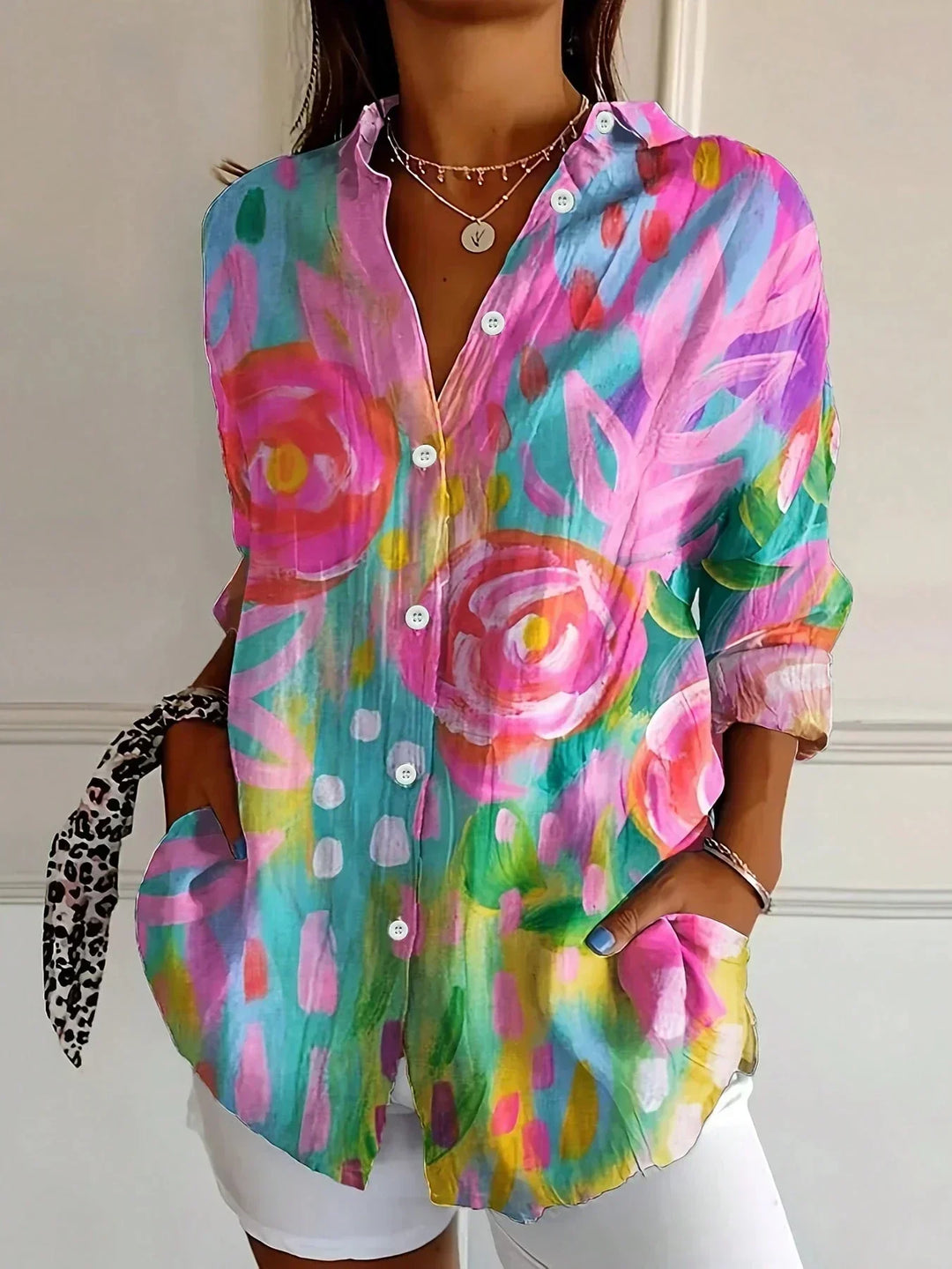 Valantomode | Blouse with Vibrant Pattern