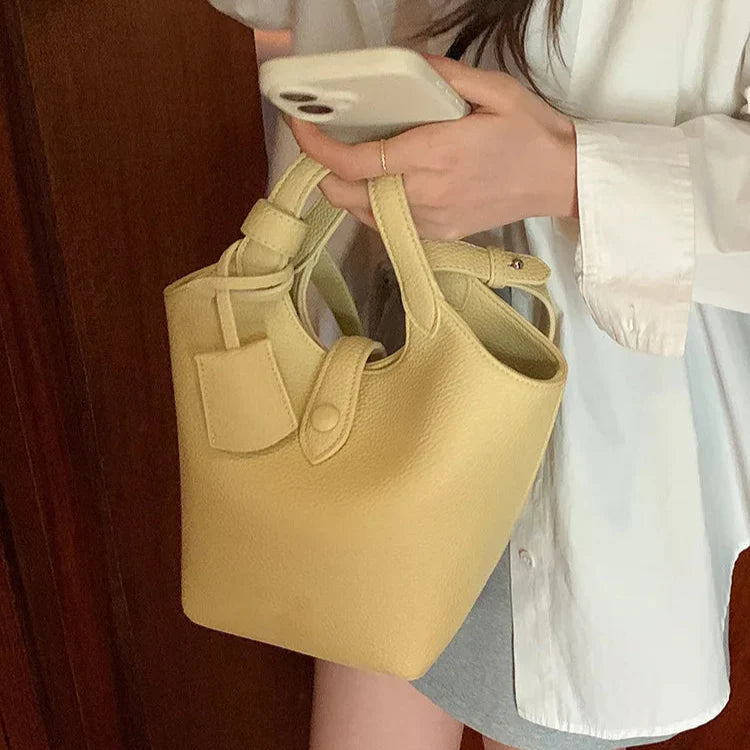 Valantomode | Lyra Pebble Sovereign – Premium Pebbled Vegan Leather Structured Bucket Tote