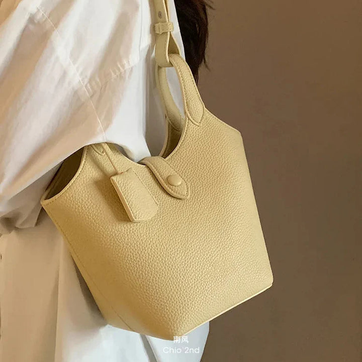 Valantomode | Lyra Pebble Sovereign – Premium Pebbled Vegan Leather Structured Bucket Tote