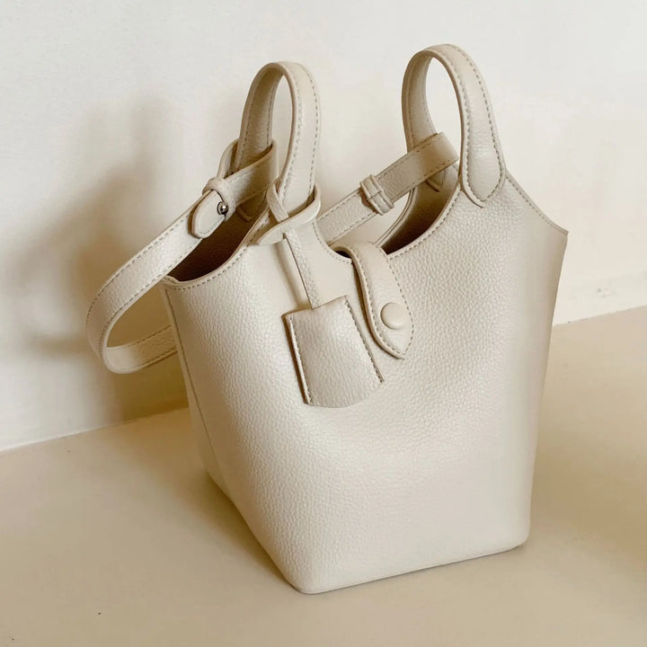 Valantomode | Lyra Pebble Sovereign – Premium Pebbled Vegan Leather Structured Bucket Tote