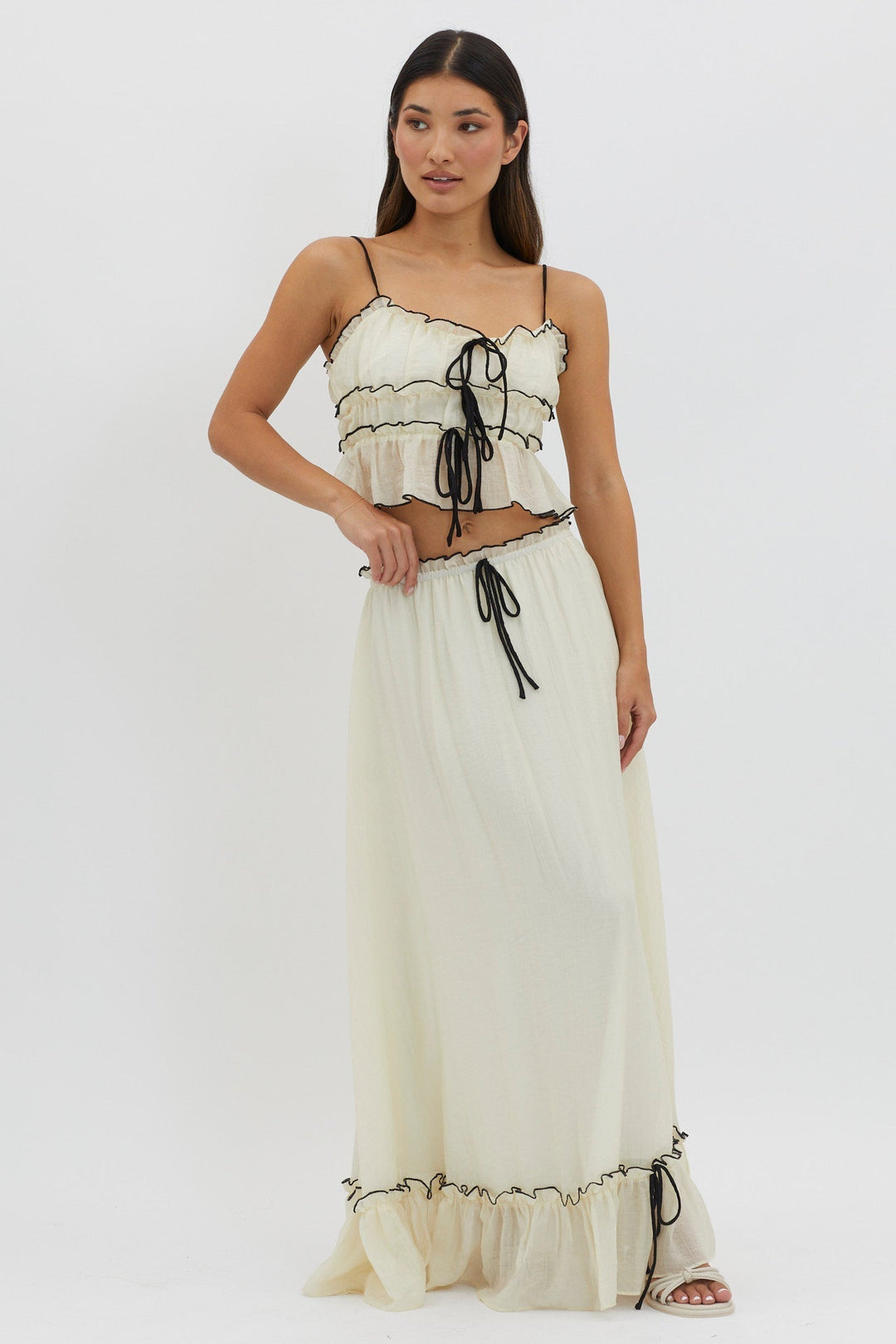 Valantomode | Ruffled Two-Piece Summer Set for Stylish Days
