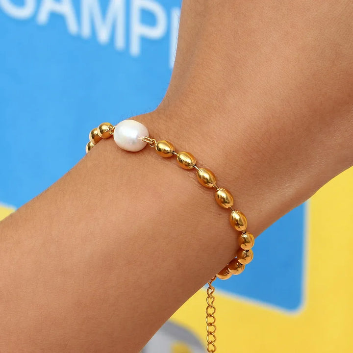 Valantomode | Plated Sabrina Pearl Bracelet with Spherical-Beaded Architecture and Organic Freshwater Pearl
