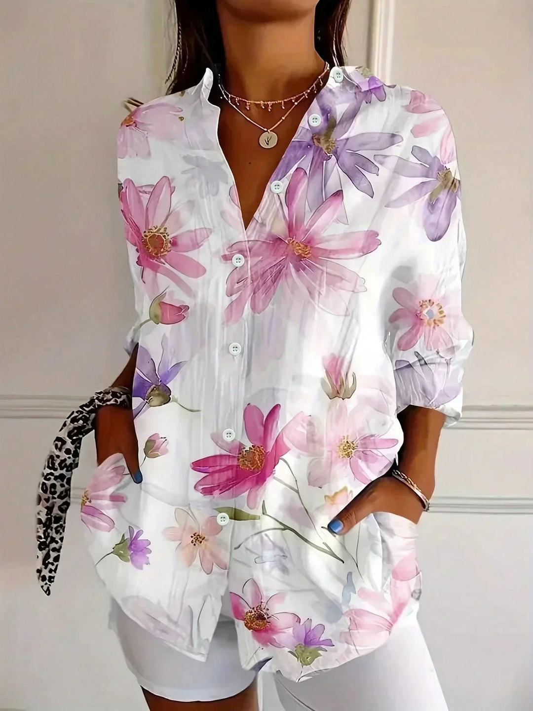 Valantomode | Blouse with Vibrant Pattern