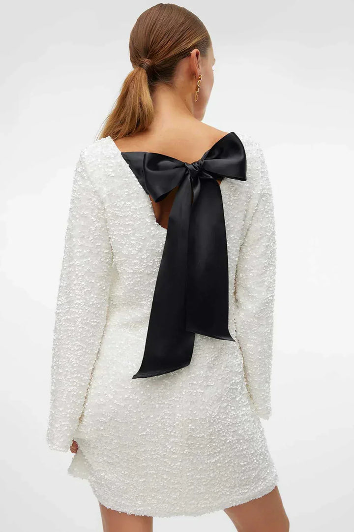 Valantomode | Twisted Ribbon Shimmer Dress for Stylish Evening Events