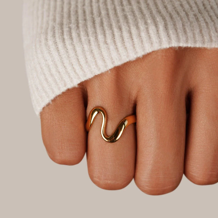 Valantomode | Lightweight Plated Undulating Wave Ring with Adjustable Open-Ended Design