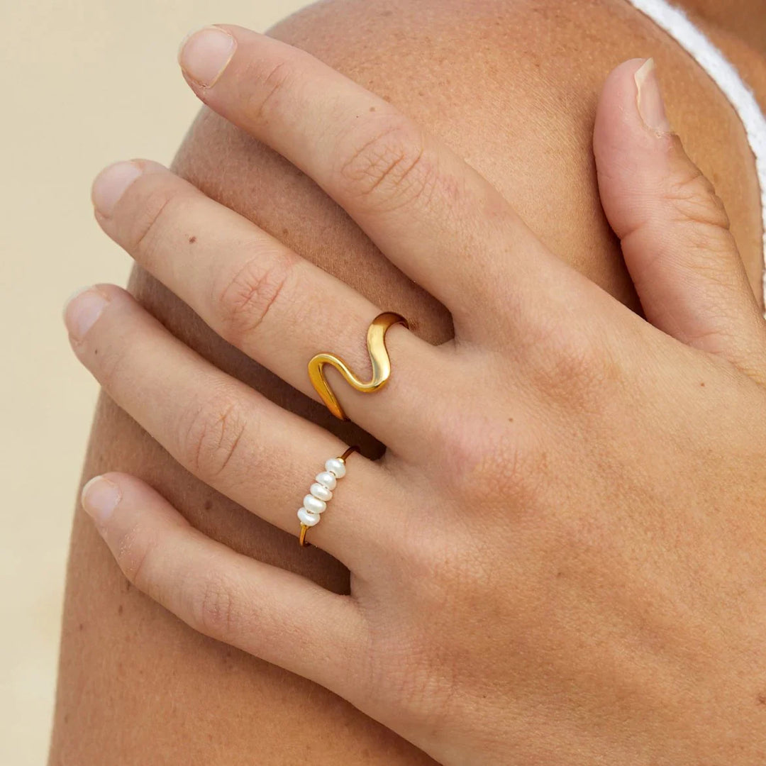 Valantomode | Lightweight Plated Undulating Wave Ring with Adjustable Open-Ended Design