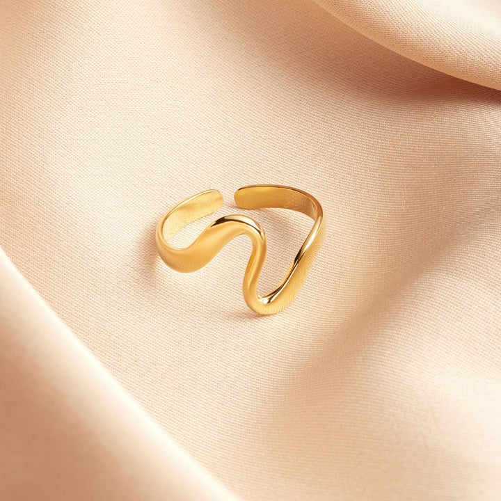 Valantomode | Lightweight Plated Undulating Wave Ring with Adjustable Open-Ended Design