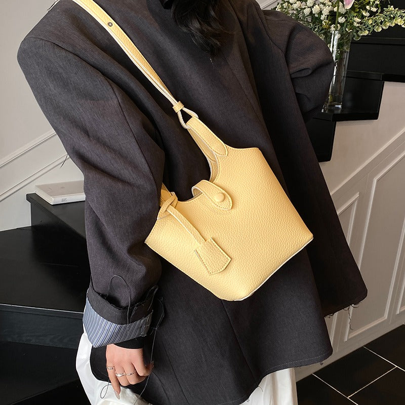 Valantomode | Lyra Pebble Sovereign – Premium Pebbled Vegan Leather Structured Bucket Tote