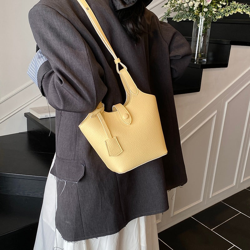 Valantomode | Lyra Pebble Sovereign – Premium Pebbled Vegan Leather Structured Bucket Tote