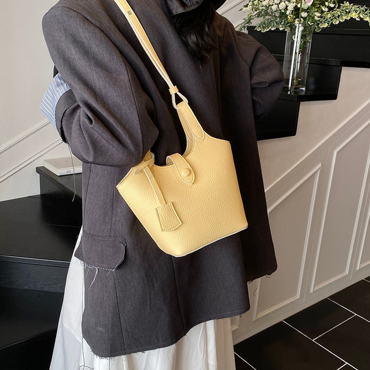 Valantomode | Lyra Pebble Sovereign – Premium Pebbled Vegan Leather Structured Bucket Tote