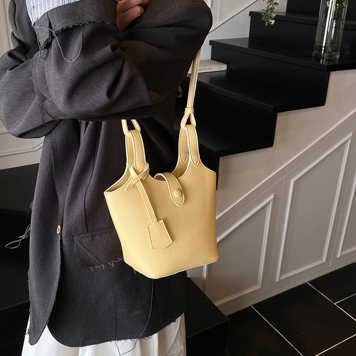 Valantomode | Lyra Pebble Sovereign – Premium Pebbled Vegan Leather Structured Bucket Tote