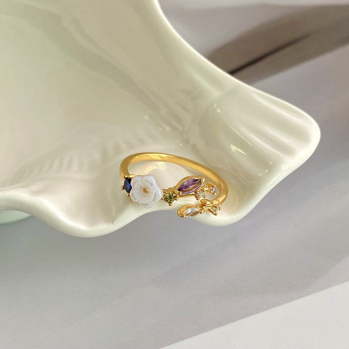Valantomode | Plated Botanical Motif Ring with Chromatic Refractive Assets and Floral Inlay