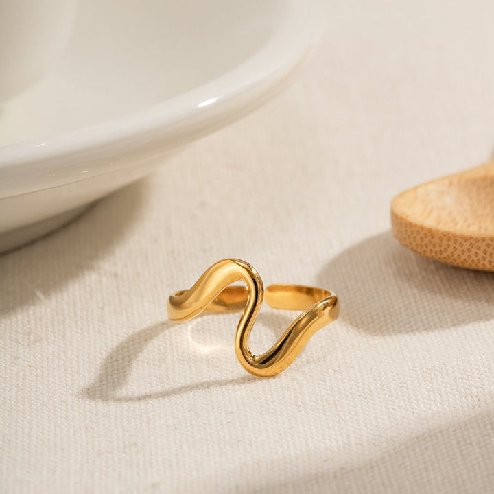 Valantomode | Lightweight Plated Undulating Wave Ring with Adjustable Open-Ended Design